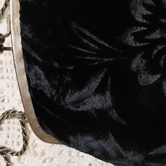 Roses on Crushed Velvet Clutch - Picture 11 of 14